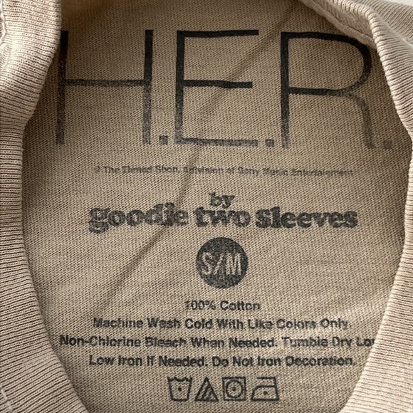 H.E.R graphic T-shirt Woman size small short sleeves - Picture 6 of 7